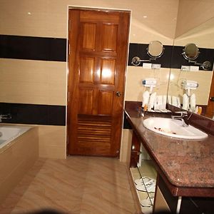 Luxury Lower Floors Suite
